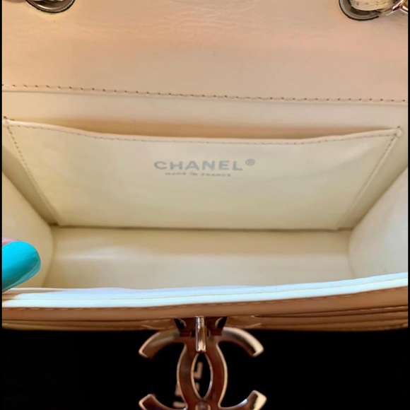 Chanel Mini Rectangular LE Creme Patent Leather - Picture 3 of 8